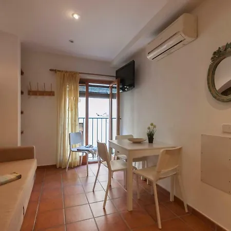 Lejlighed Lets Holidays Triplex Near To The Castle